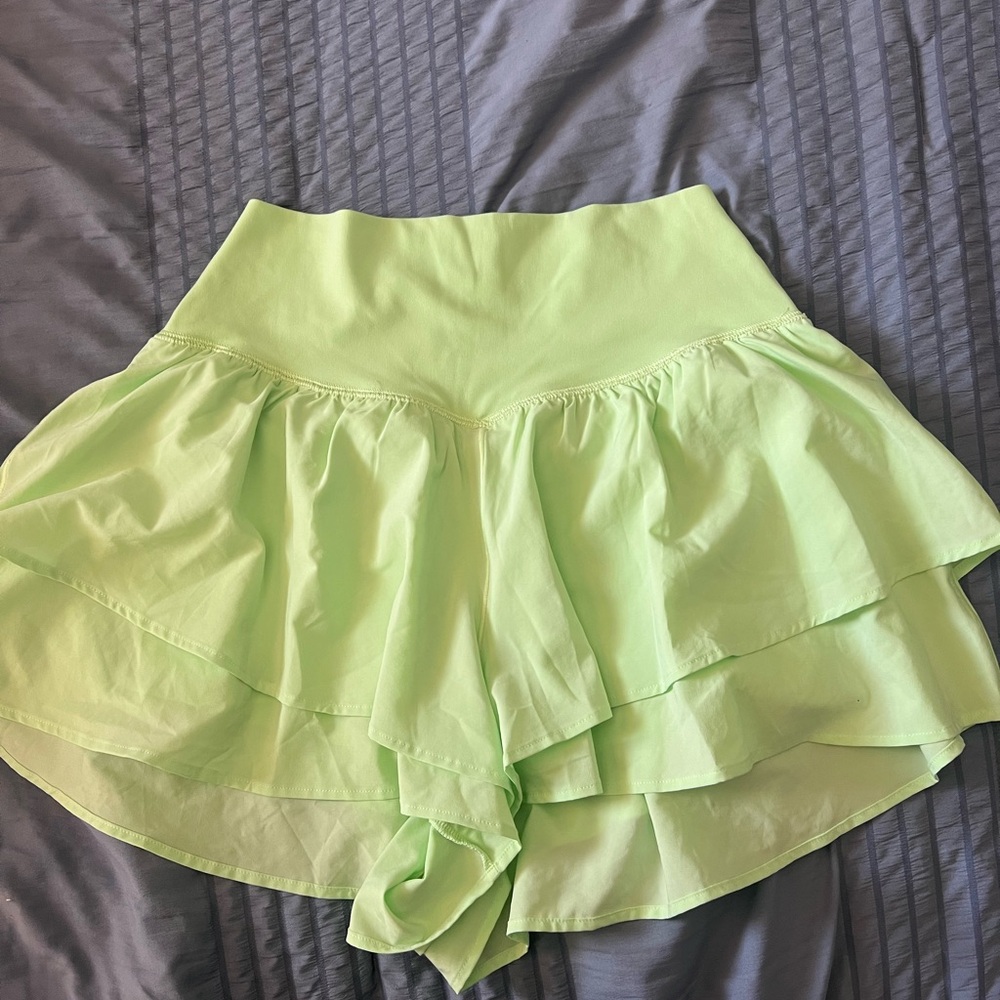 OFFLINE by aerie Ruffled Active Shorts in Lime Green - size Medium